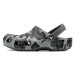 Chlapčenské kroksy (rekreačná obuv) CROCS Classic Camo Clog K black grey