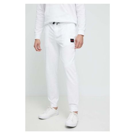 Bavlnené nohavice HUGO biela farba, s potlačou Hugo Boss