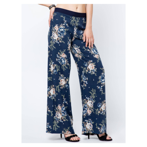 Swedish trousers decorated with a print in navy blue roses