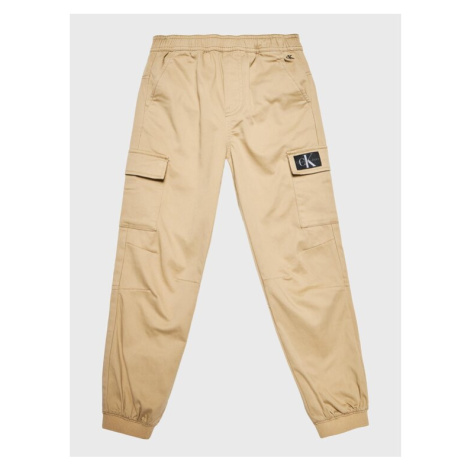 Calvin Klein Jeans Bavlnené nohavice Cargo IB0IB01341 Écru Regular Fit