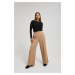 Wide-legged trousers