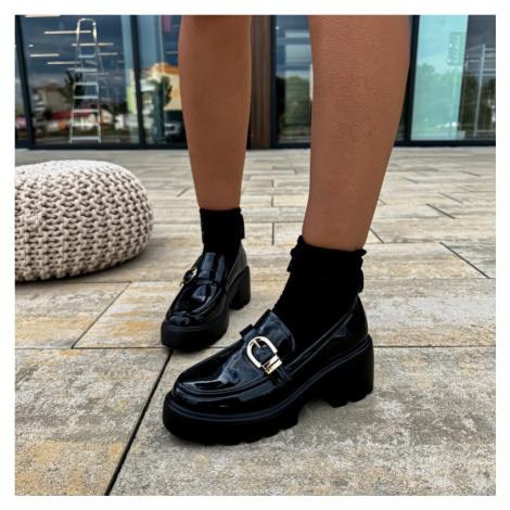 Čierne lakované mokasíny iMóda