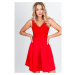 Krátke červené spoločenské šaty s čipkovaným výstrihom