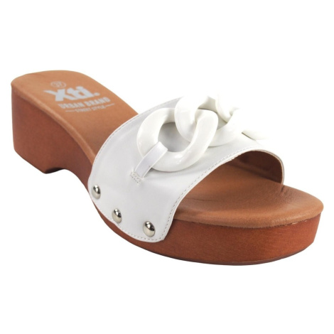 Xti  Dámske sandále  44486 biele  Univerzálna športová obuv Biela