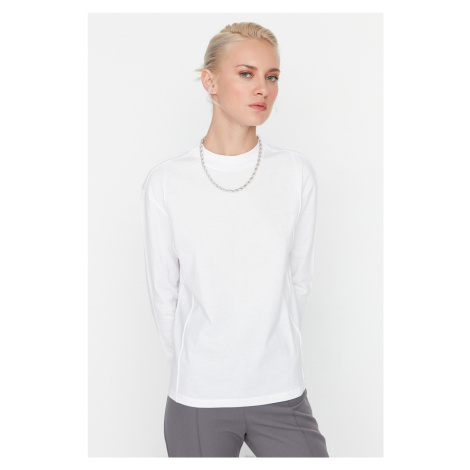 Trendyol biele 100% bavlnené tričko s rebrovaným detailom a vysokým golierom.