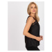 ČIERNY TOP S ČIPKOVÝM LEMOVANÍM A RAMIENKAMI -TW-TP-BI-1322.57-BLACK