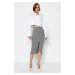 Trendyol sivá textúrovaná ceruzková sukňa z krepu s rozparkom vpredu, pružná pletená sukňa