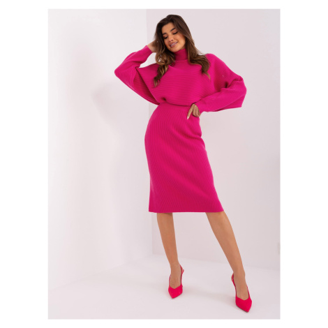 Fuchsia fitted knit skirt