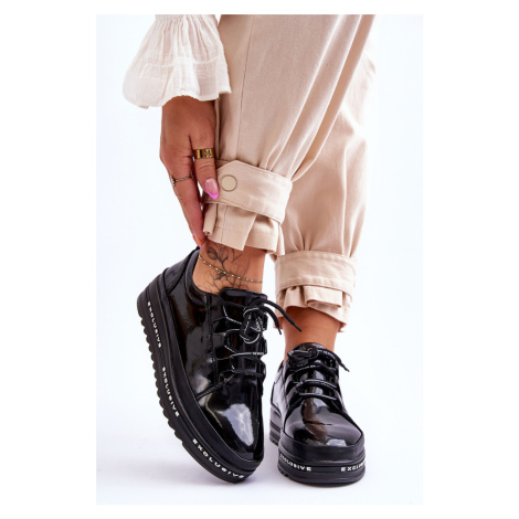 sneakers made of patent leather Black Chantal