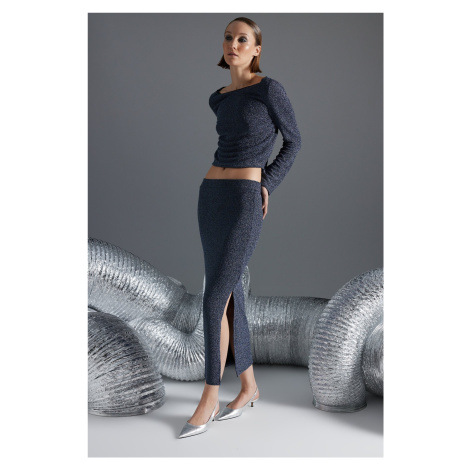 Trendyol antracitová lesklá pružná látková sukňa s vysokým pásom a maximálnou dĺžkou.