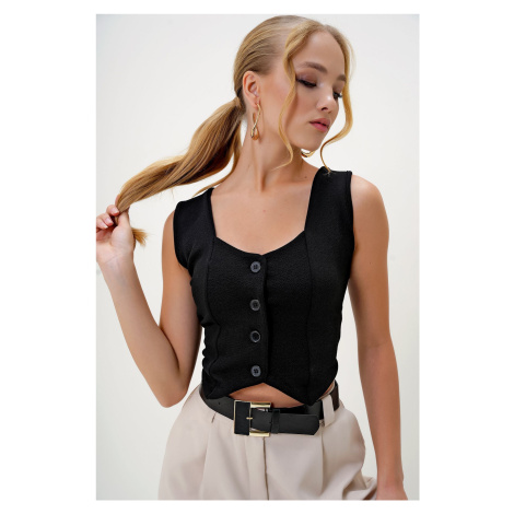 Trend Alaçatı Stili Women's Black Heart Collar Buttoned Crop Vest