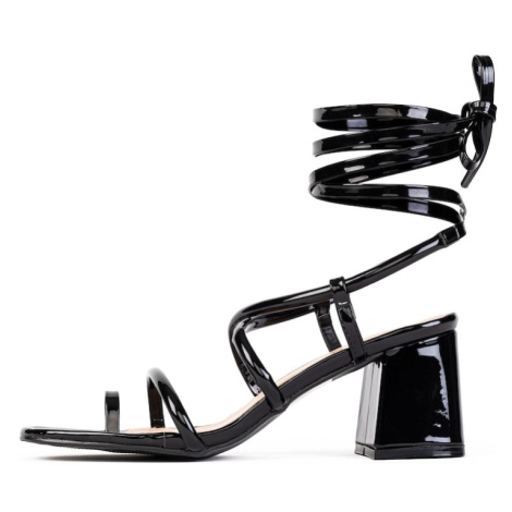 Celena Remienkové sandále  čierna
