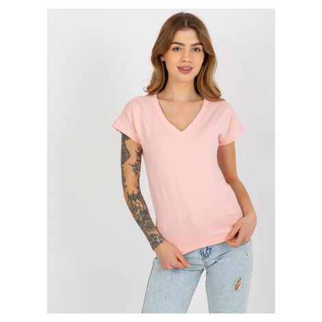 Women's basic T-shirt with neckline - peach