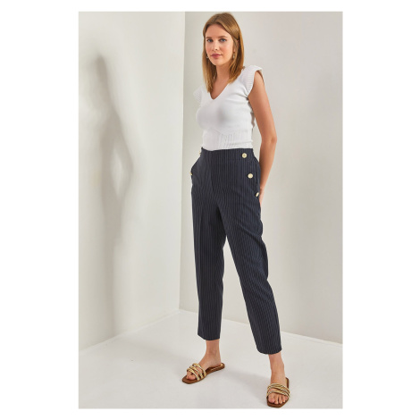 Bianco Lucci Women's Buttoned Pockets Trousers