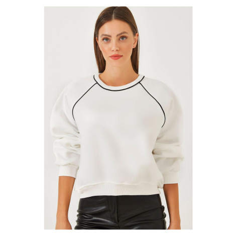 Bianco Lucci Women's Piping Detailed Three Thread Raised Sweatshirt