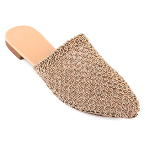Capone Outfitters Women's Straw Pointed Toe Closed Slippers