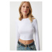 Happiness İstanbul Women's White Crew Neck Basic Crop Knitted Blouse