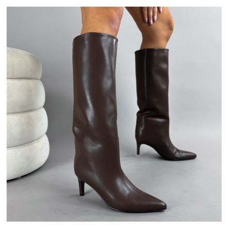 Tmavohnedé vysoké čižmy iMóda