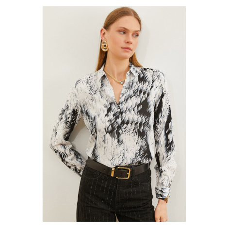 Olalook Women's Geometric Black Patterned Woven Viscose Shirt