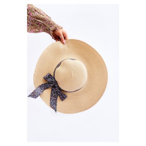 Fashionable hat with bow light beige