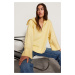 Trendyol žltý široký fit sveter so základnou pleteninou s mäkkou textúrou
