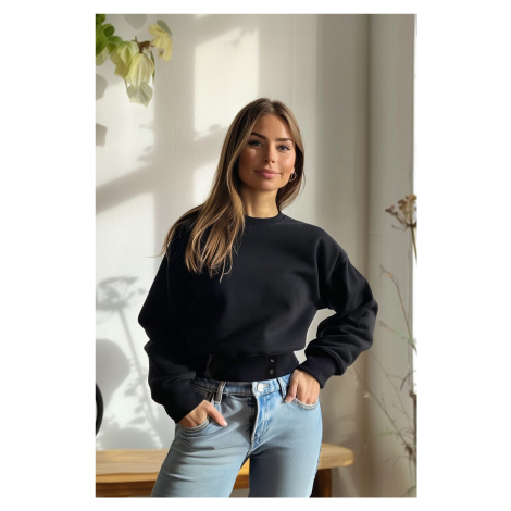 Trendyol Black Snap Fastener Relaxed Crop Thick Knitted Sweatshirt