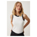 Happiness İstanbul Women's White Sleeveless Contrast Color T-Shirt