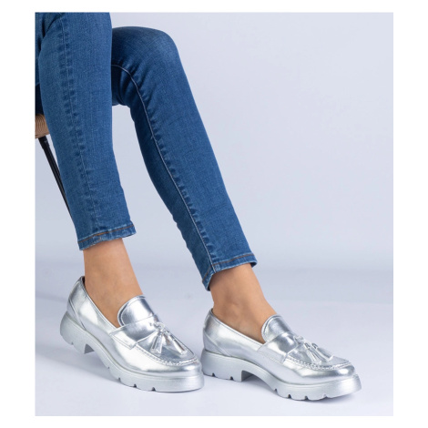 Gemre Strieborné klasické poltopánky s strapcami Esitta