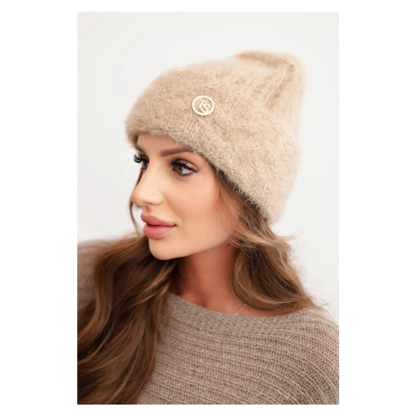 Kesi Dámska zimná čiapka z huňatej priadze a s elegantným gombíkom béžová