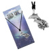 Šnúrkový náhrdelník s príveskom dvoch delfínov vyskakujúcich z mora