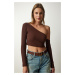 Happiness İstanbul Women's Brown Single Sleeve Ribbed Crop Knitted Blouse
