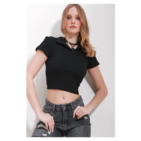 Trend Alaçatı Stili Women's Black Polo Neck Basic Crop Blouse