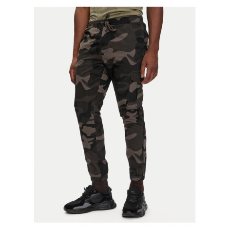 Brave Soul Jogger nohavice MTR-FINECAMOCRGR Zelená Slim Fit