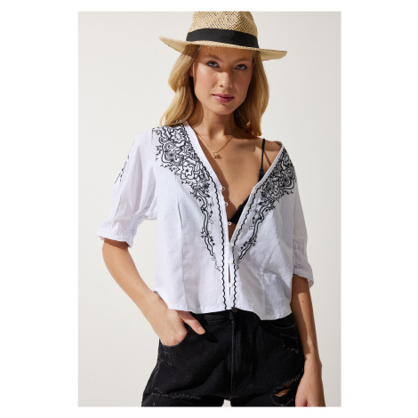 Happiness İstanbul Women's White Embroidered Balloon Sleeve Linen Blouse