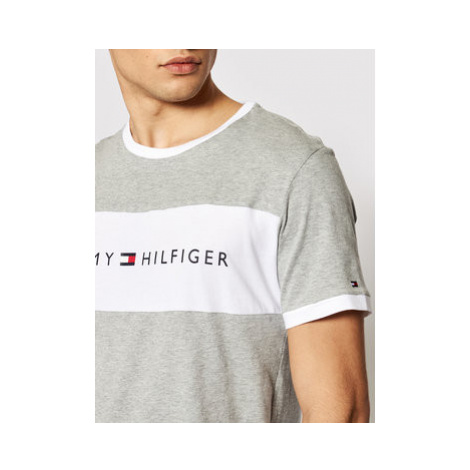 Tommy Hilfiger Tričko Logo Flag UM0UM01170 Sivá Regular Fit