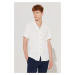 ALTINYILDIZ CLASSICS Men's White Slim Fit Slim Fit Classic Collar Short Sleeve Shirt.