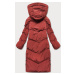 Dlhá dámska zimná bunda v tehlovej farbe s kožušinovou podšívkou (2M-011)