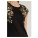 Dámske tričko s kvetinovou potlačou TSH0213 čierne - Monnari