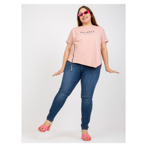 Púdrovo ružové tričko Plus veľkosti s textom a aplikáciou