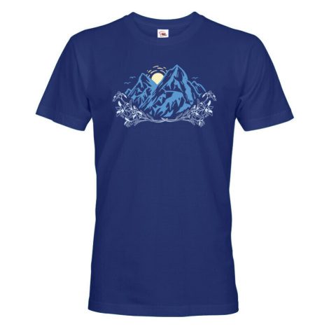 Pánske tričko pre turistov a cestovateľov s potlačou alpských hôr
