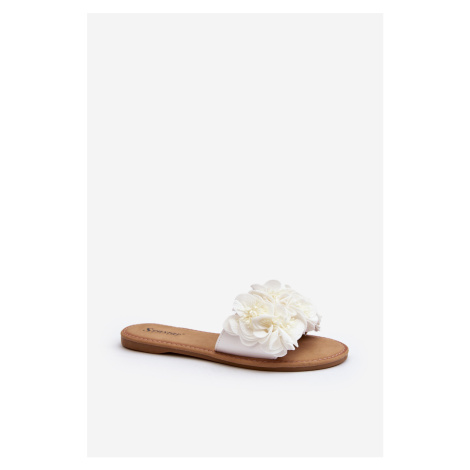 Women's slippers with white elephant flowers