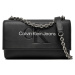 Calvin Klein Jeans  SCULPTED EW FLAP W/CHAIN25 MONO K60K612221  Tašky Čierna