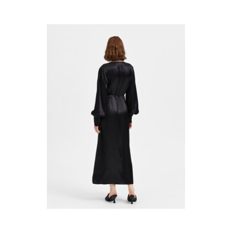 Selected Femme Koktejlové šaty Flyra 16086410 Čierna Regular Fit