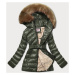 Lesklá zimná bunda v khaki farbe s machovitou kožušinou (W674)