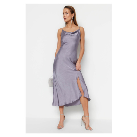 Šaty na ramienka Trendyol