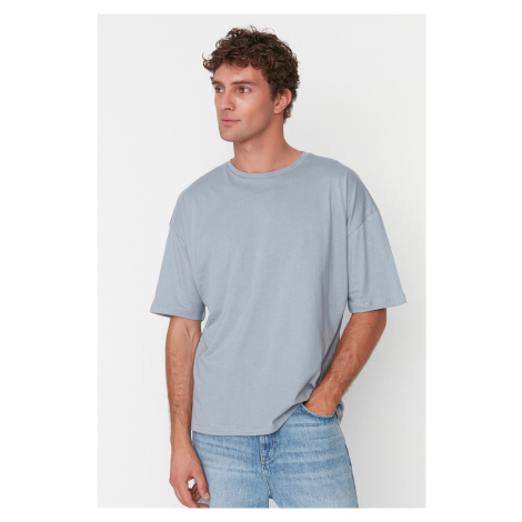 Trendyol Grey Pánske basic 100% bavlnené crew krk oversized/široký strih, tričko s krátkym rukáv