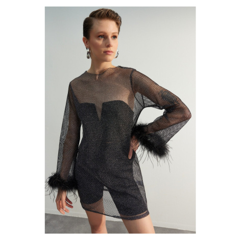 Trendyol Black Otrisch Detailné sieťované elegantné večerné šaty