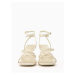 Bershka Remienkové sandále  biela
