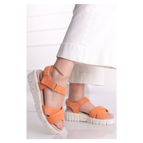 Oranžové kožené sandále na platforme 9-28258 Caprice