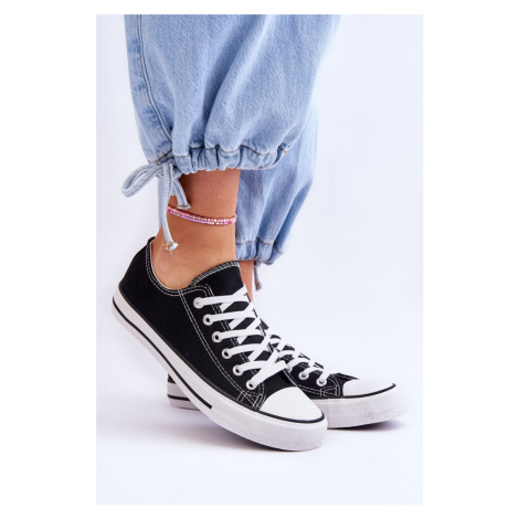 Women's Classic Low Cut Sneakers Black Vegas